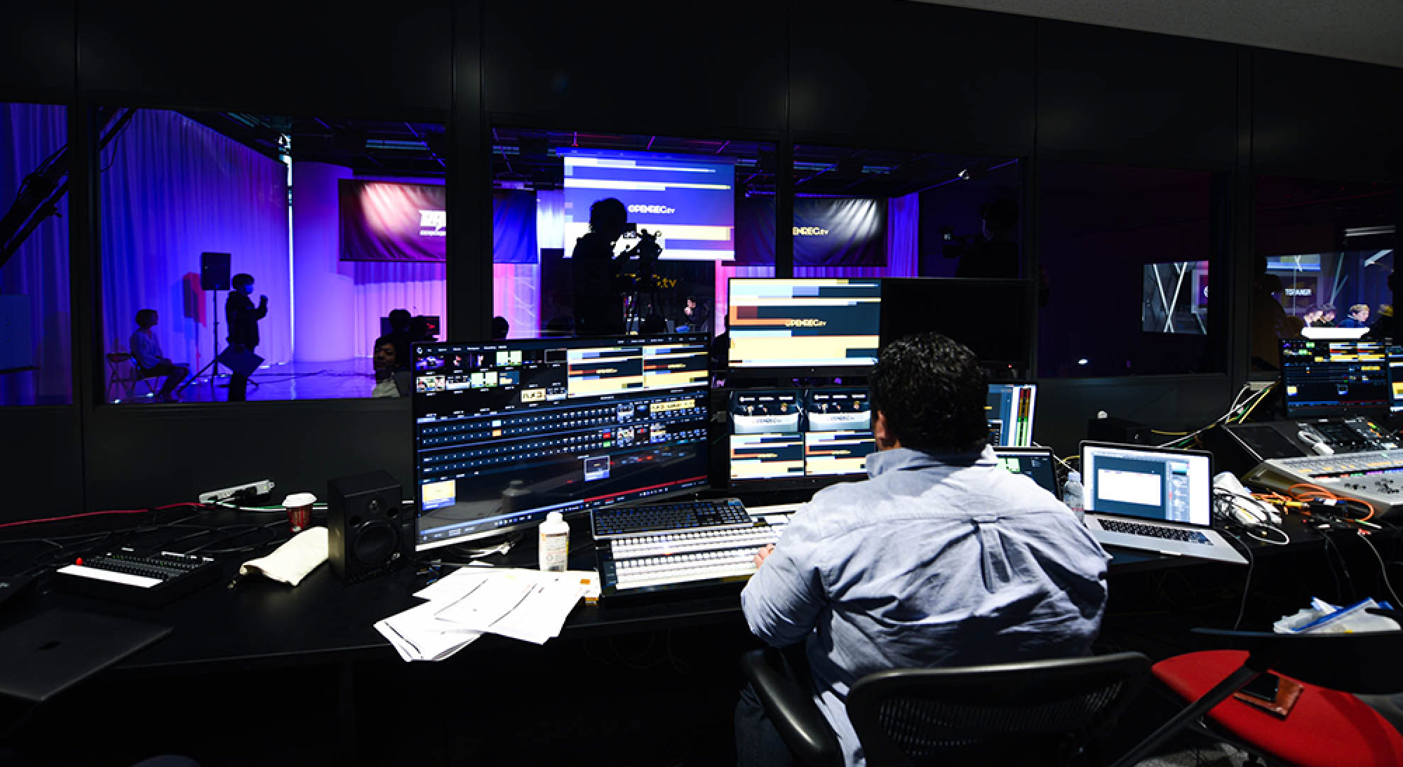 E broadcast. Esports studio. studio 4°c. broadcast studio. studio with.