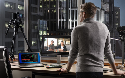 Blackmagic ATEM Mini Pro - Person streaming presentation via Skype