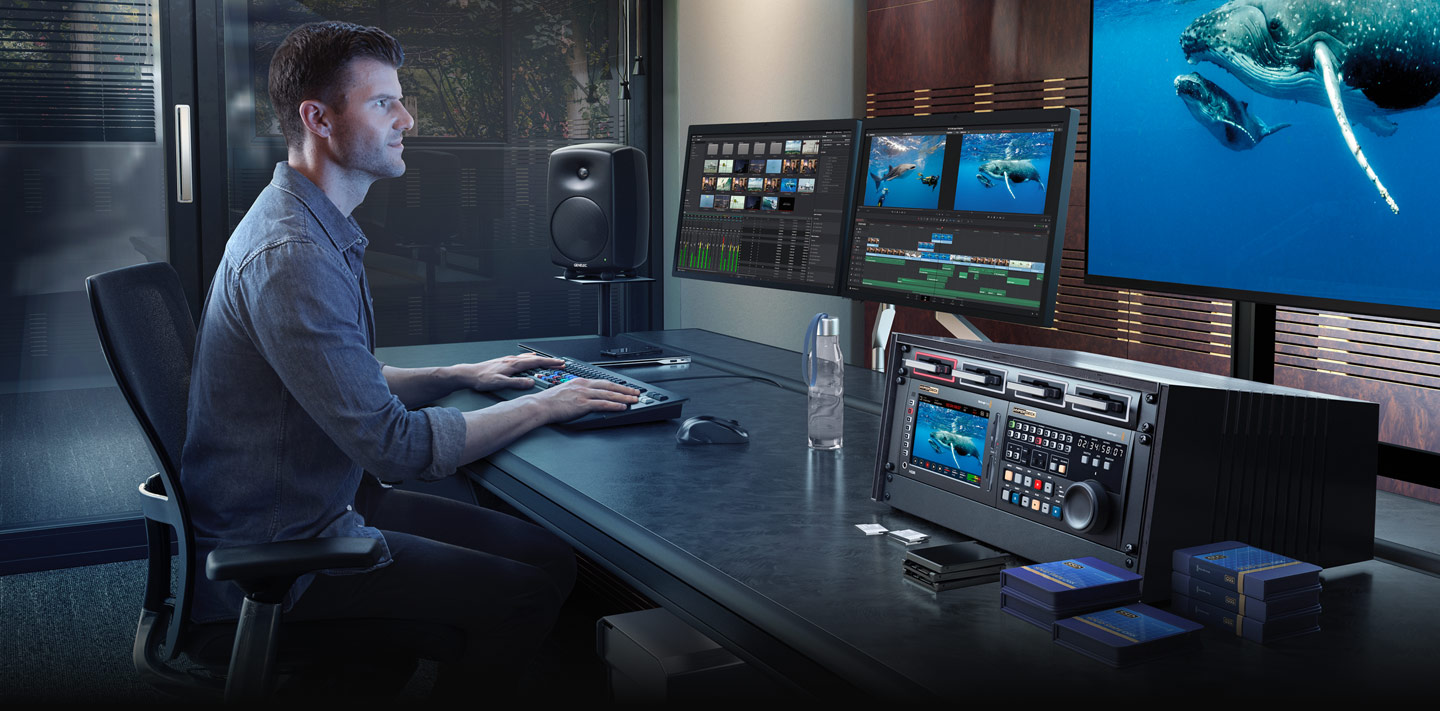 Layar HDR 7 inci 2000 nit dengan waveform dan monitoring video pada HyperDeck Extreme 8K HDR